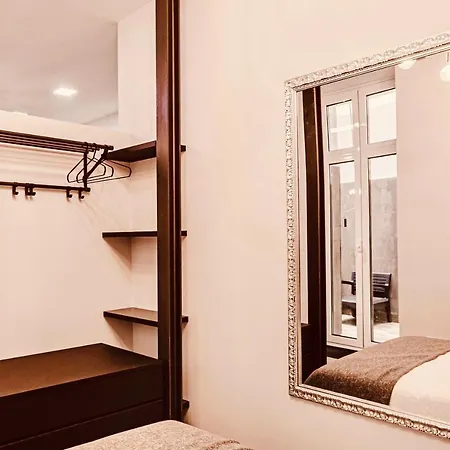 Downtown Plaza Apartment